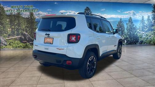 Alpine White Clearcoat 2023 Jeep Renegade Trailhawk