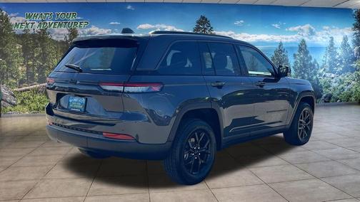Baltic Gray Metallic Clearcoat 2026 Jeep Grand Cherokee Altitude