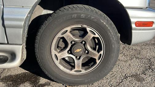 2001 Chevrolet Tracker Hard Top LT