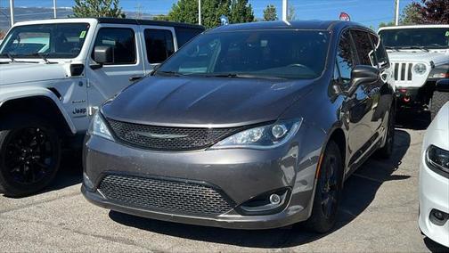 2020 Chrysler Pacifica Touring