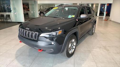 Diamond Black Crystal Pearlcoat 2019 Jeep Cherokee Trailhawk