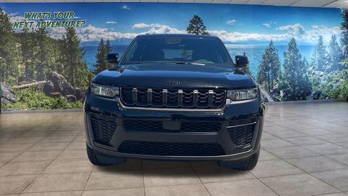 Diamond Black Crystal Pearlcoat 2026 Jeep Grand Cherokee Altitude