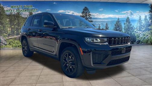 Diamond Black Crystal Pearlcoat 2026 Jeep Grand Cherokee Altitude