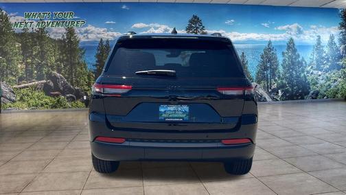 Diamond Black Crystal Pearlcoat 2026 Jeep Grand Cherokee Altitude