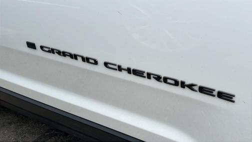 Bright White Clearcoat 2023 Jeep Grand Cherokee Altitude
