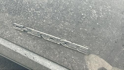 Granite Crystal Metallic Clearcoat 2023 Jeep Cherokee Altitude