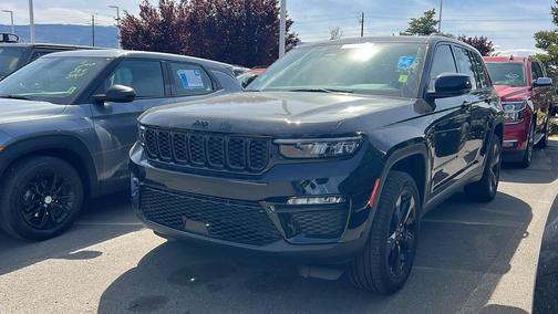 Diamond Black Crystal Pearlcoat 2025 Jeep Grand Cherokee Limited