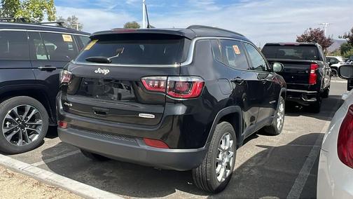 2022 Jeep Compass Latitude Lux