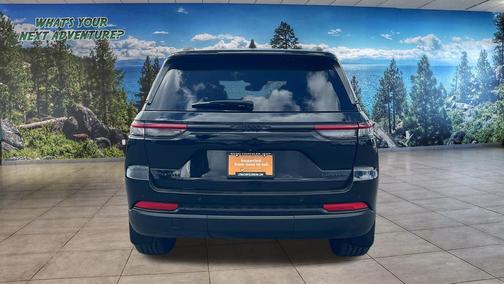 Diamond Black Crystal Pearlcoat 2023 Jeep Grand Cherokee Limited