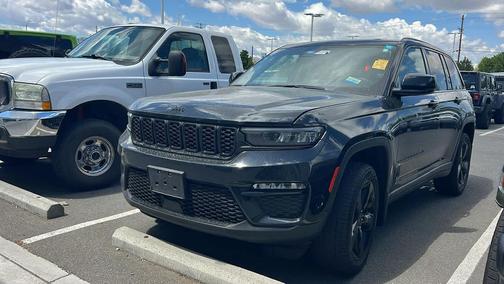 Diamond Black Crystal Pearlcoat 2023 Jeep Grand Cherokee Limited