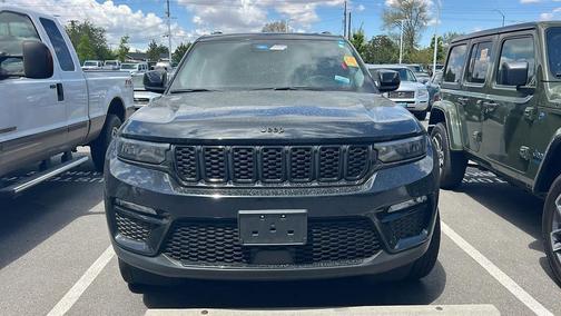 Diamond Black Crystal Pearlcoat 2023 Jeep Grand Cherokee Limited