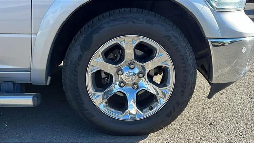 Bright Silver Metallic Clearcoat 2016 RAM 1500 Laramie
