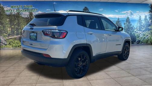 Silver Zynith Metallic Clearcoat 2026 Jeep Compass Latitude