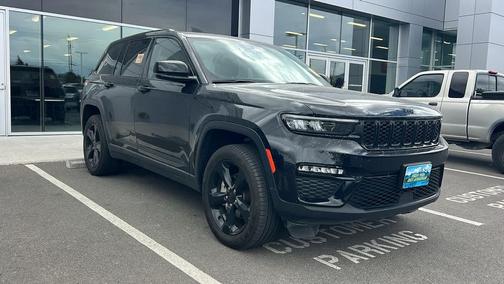Diamond Black Crystal Pearlcoat 2023 Jeep Grand Cherokee Limited