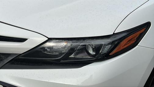 White 2022 Toyota Camry SE