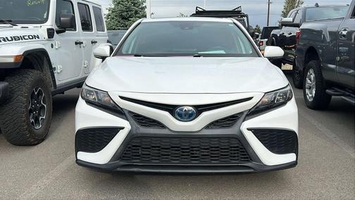 White 2022 Toyota Camry SE