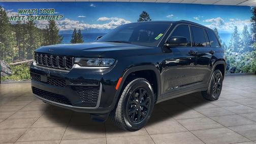 Diamond Black Crystal Pearlcoat 2026 Jeep Grand Cherokee Altitude