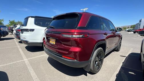 Velvet Red Pearlcoat 2023 Jeep Grand Cherokee Altitude