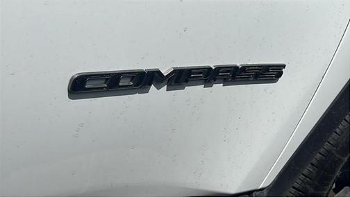 Bright White Clearcoat 2024 Jeep Compass Latitude