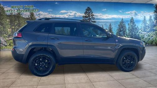 Granite Crystal Metallic Clearcoat 2022 Jeep Cherokee Trailhawk