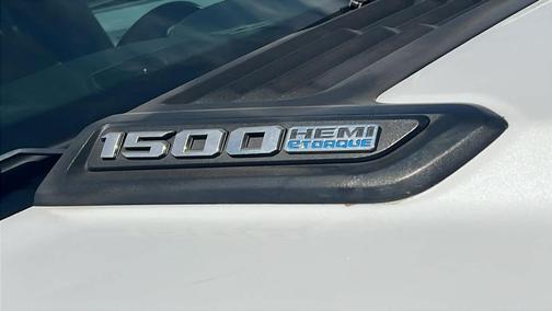 Ivory White Tri-Coat Pearlcoat 2021 RAM 1500 Laramie