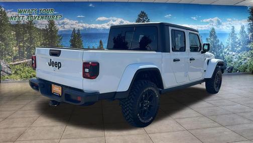 Bright White Clearcoat 2024 Jeep Gladiator Willys