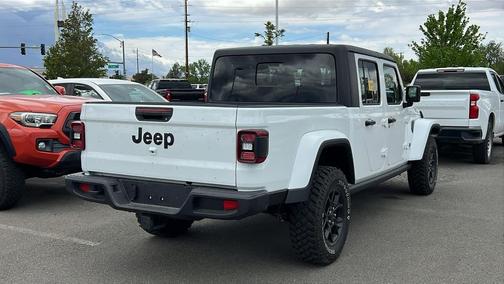 Bright White Clearcoat 2024 Jeep Gladiator Willys