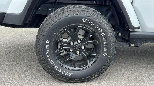 Bright White Clearcoat 2024 Jeep Gladiator Willys
