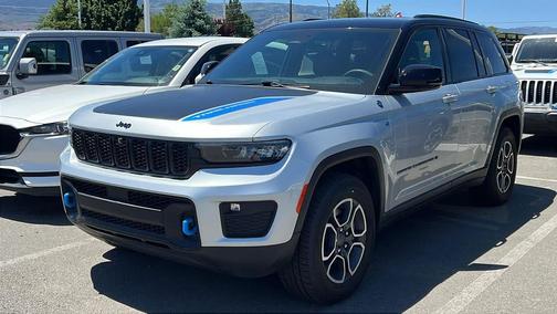 Silver Zynith 2022 Jeep Grand Cherokee 4xe Trailhawk
