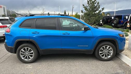 Hydro Blue Pearlcoat 2022 Jeep Cherokee Latitude Lux