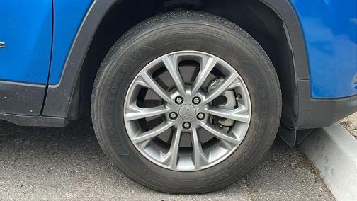 Hydro Blue Pearlcoat 2022 Jeep Cherokee Latitude Lux