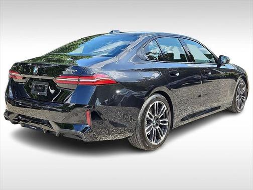 2025 BMW 530 i xDrive