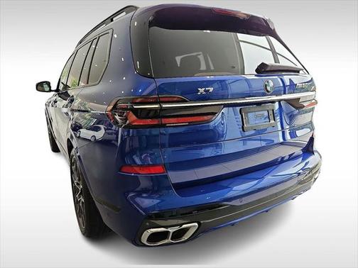 2025 BMW X7 M60i