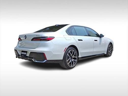 2025 BMW 740 i xDrive