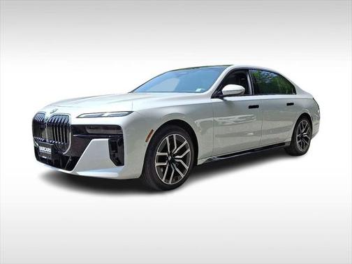 2025 BMW 740 i xDrive