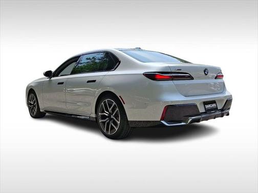 2025 BMW 740 i xDrive