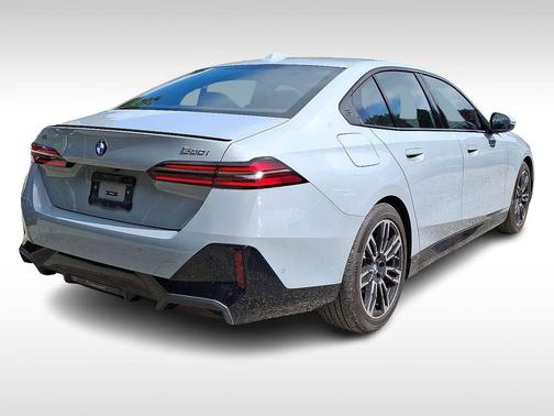2025 BMW 530 i xDrive