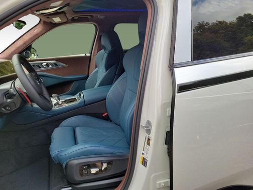 2025 BMW XM Base
