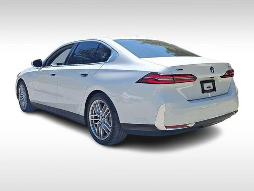 2024 BMW 530 i xDrive