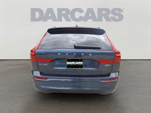 Denim Blue Metallic 2022 Volvo XC60 B5 Momentum
