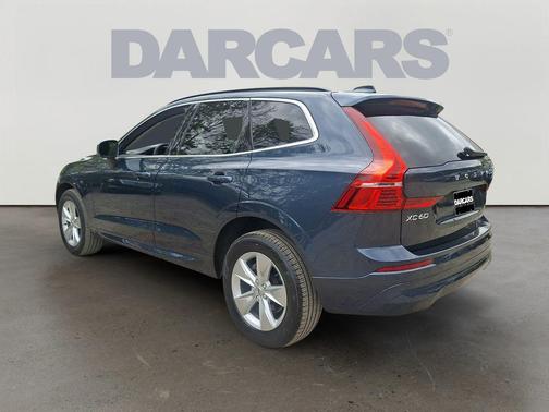Denim Blue Metallic 2022 Volvo XC60 B5 Momentum