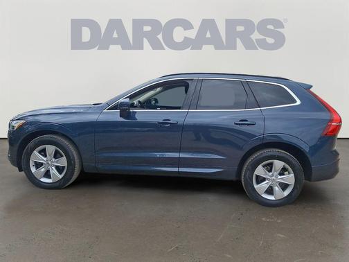 Denim Blue Metallic 2022 Volvo XC60 B5 Momentum