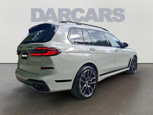2023 BMW X7 M60i