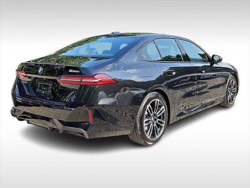 2025 BMW 530 i xDrive