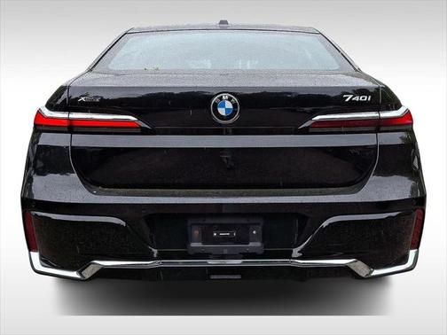 2025 BMW 740 i xDrive