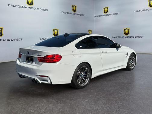 Alpine White 2017 BMW M4 Base