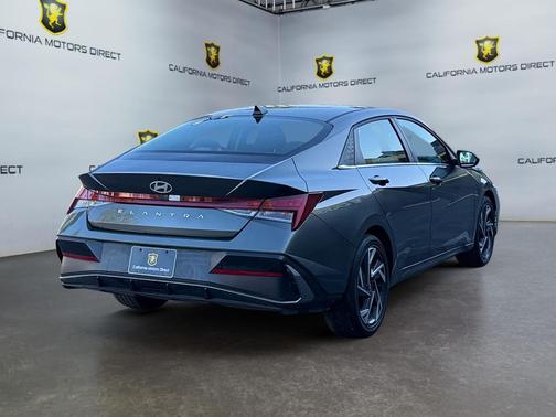 2025 Hyundai ELANTRA SEL