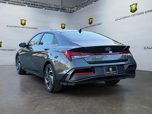 2025 Hyundai ELANTRA SEL