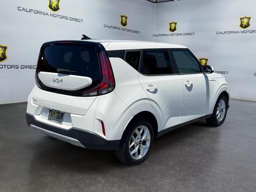 Snow White Pearl 2023 Kia Soul S