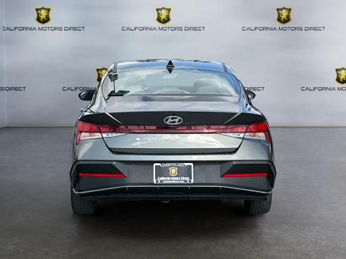 2025 Hyundai ELANTRA SE